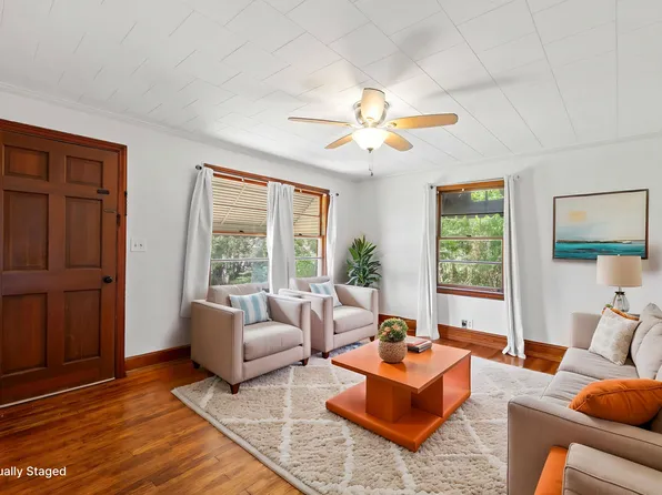 1022 S Pollock St, Selma, NC 27576