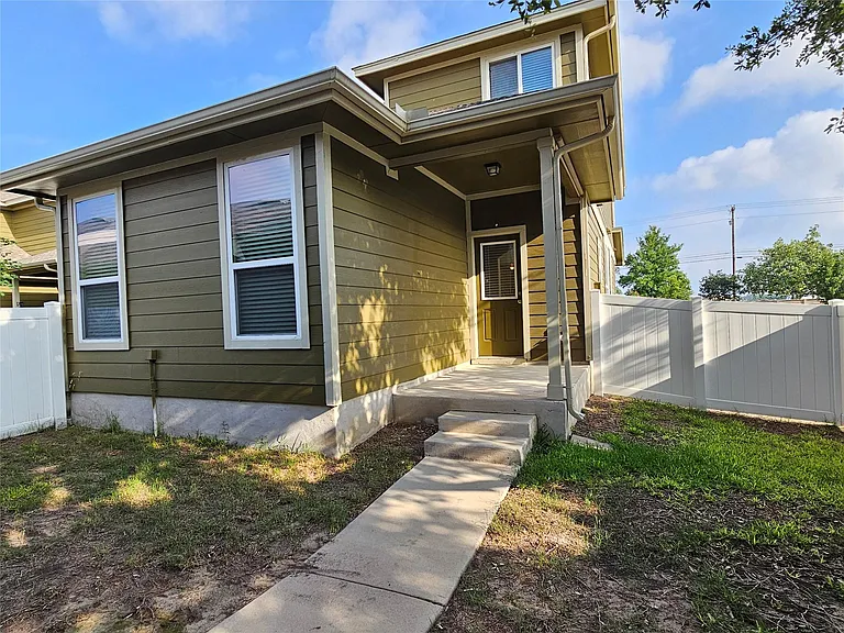 808 Lost Pines Ln — Photo 34