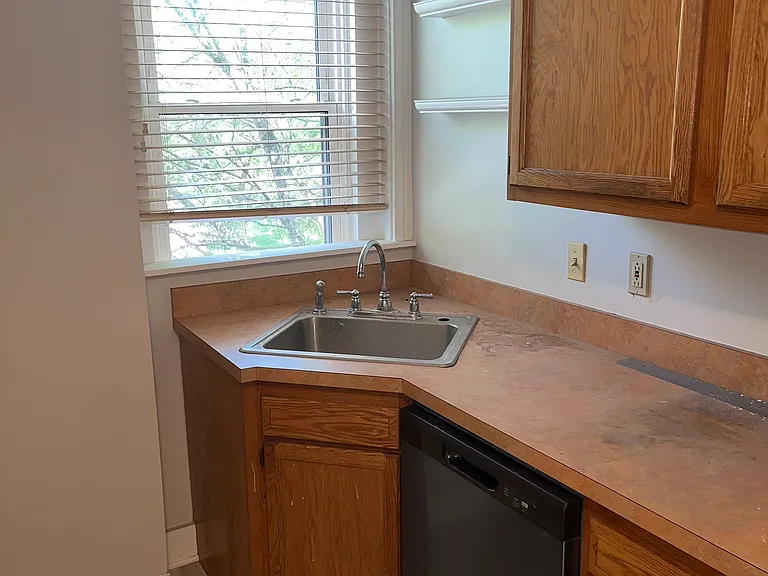 2646 N Charles St — Photo 10