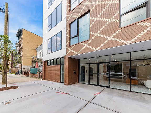 5th image of 28 Vroom St Unit 405