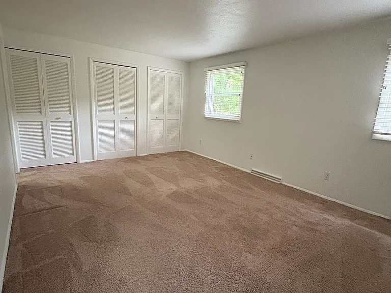 9237 White Oaks Cir — Photo 18