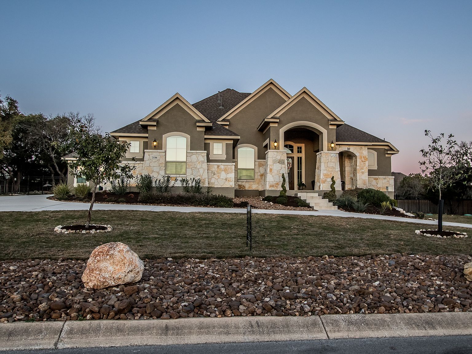 Explore The Many Styles of Stone Houses | Horizon Stone, image size:1536x1152