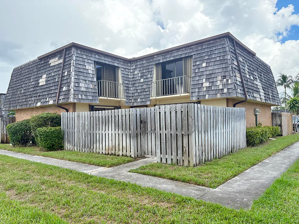 385 Lake Arbor Dr