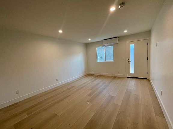 3rd image of 7326 McLaren Ave #7328