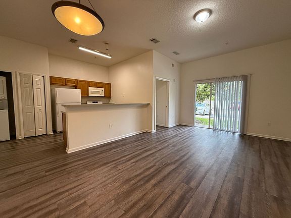 3rd image of 9595 Amarante Cir Unit 3