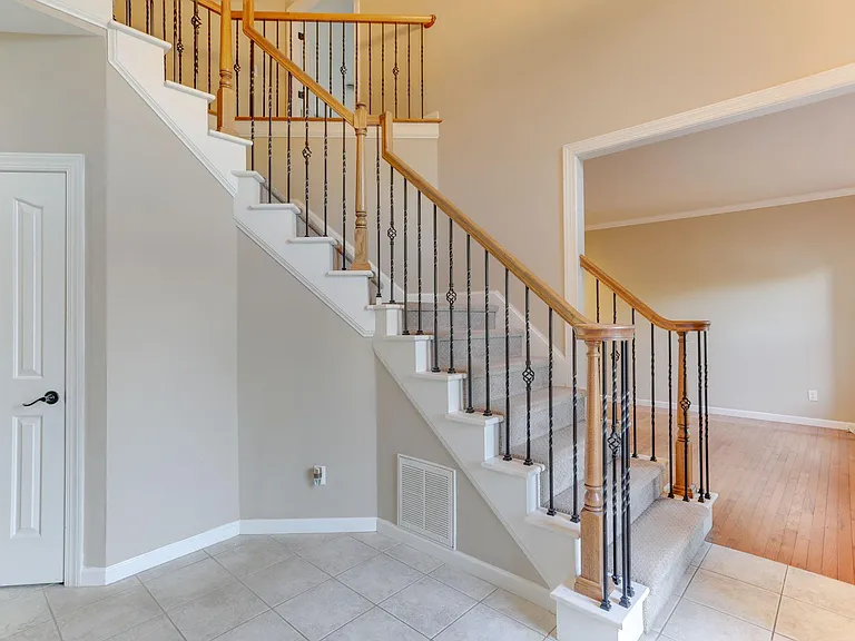 800 Sherrard Ct — Photo 4