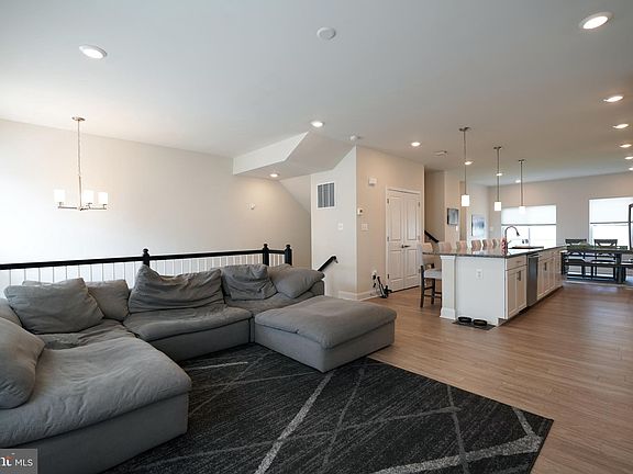 5th image of 36008 Auburn Way