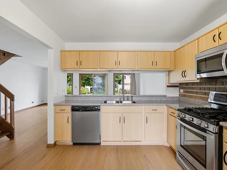 341 Redwing Dr — Photo 6