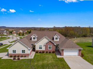 1468 Red Oak Dr, Hartford, WI 53027