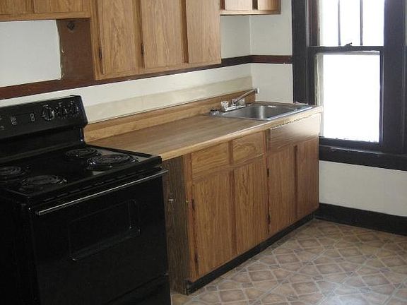 3rd image of 364 Floral Ave