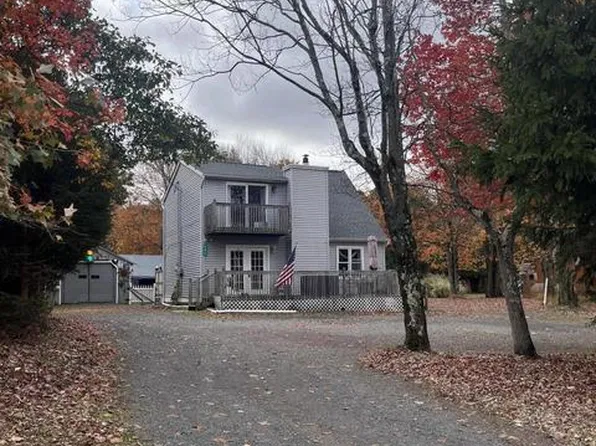 497 Cedar Dr, Long Pond, PA 18334