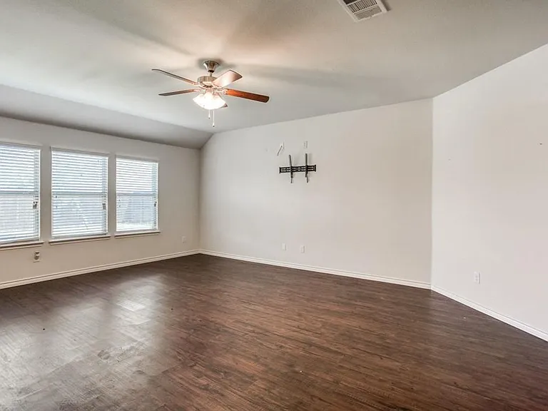 3204 Brazos Dr — Photo 2