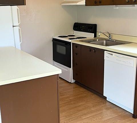 4th image of 467 Farragut Ave N #467