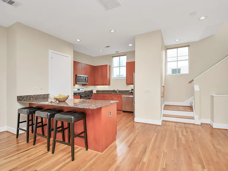 1118 Columbus St #B — Photo 9