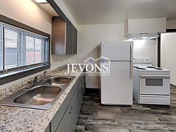 2nd image of 812 S 10th Ave #1/2