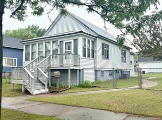 1112 Montana Ave, Gladstone, MI 49837
