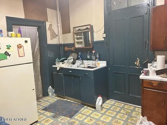 4th image of 118 Carrick St