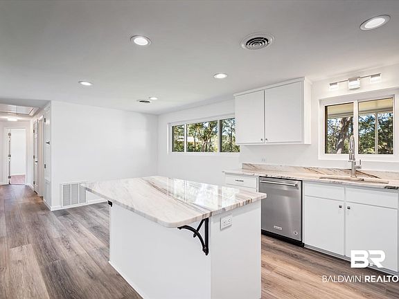 5th image of 7235 Riverwood Dr W