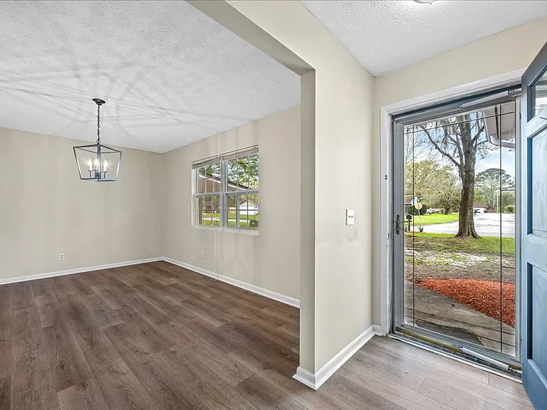 1683 Morningside Dr — Photo 10