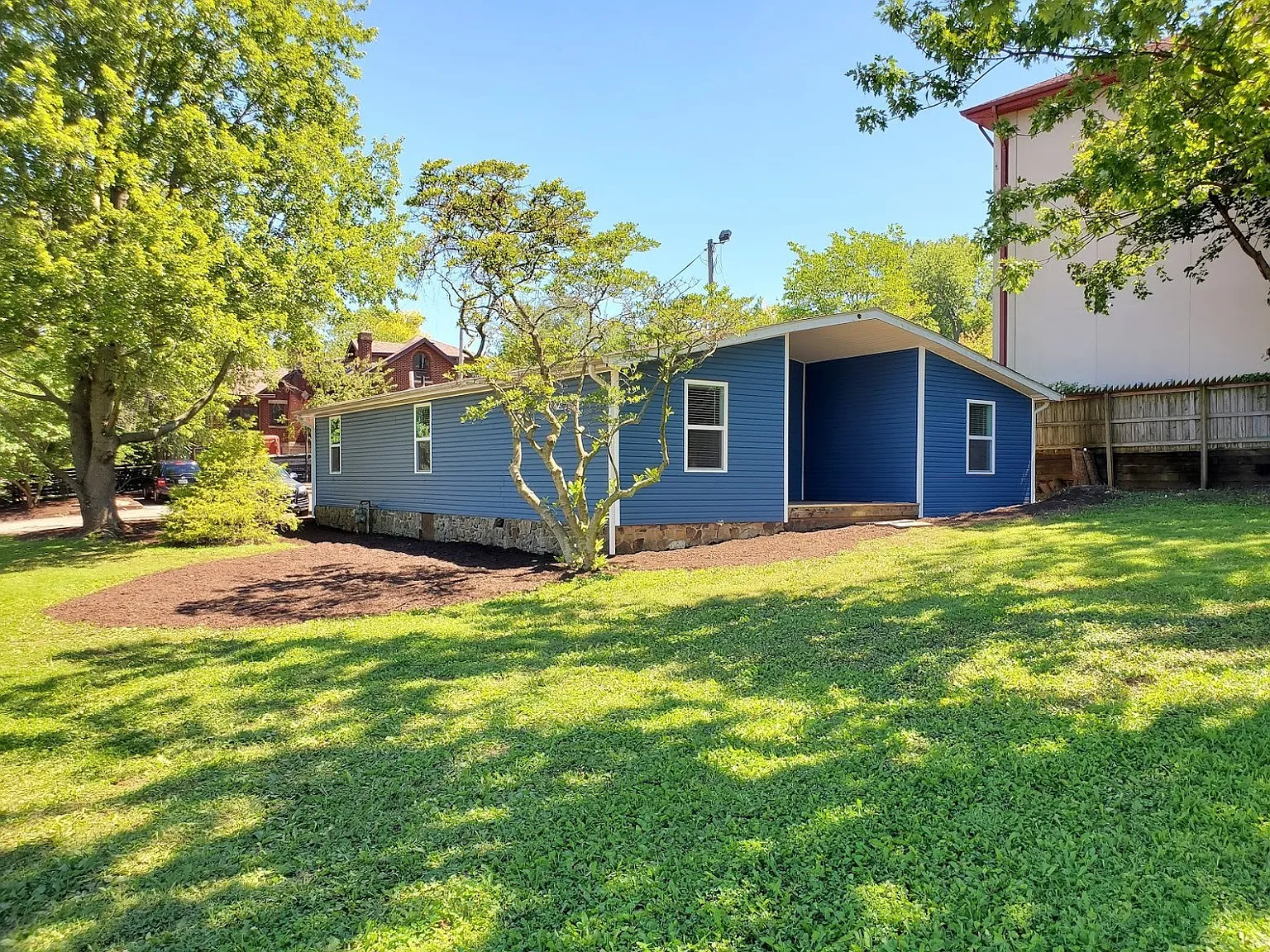 5 bed, $5,475 — Photo 1