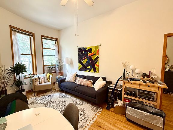 3rd image of 310 W 77th St APT 3A