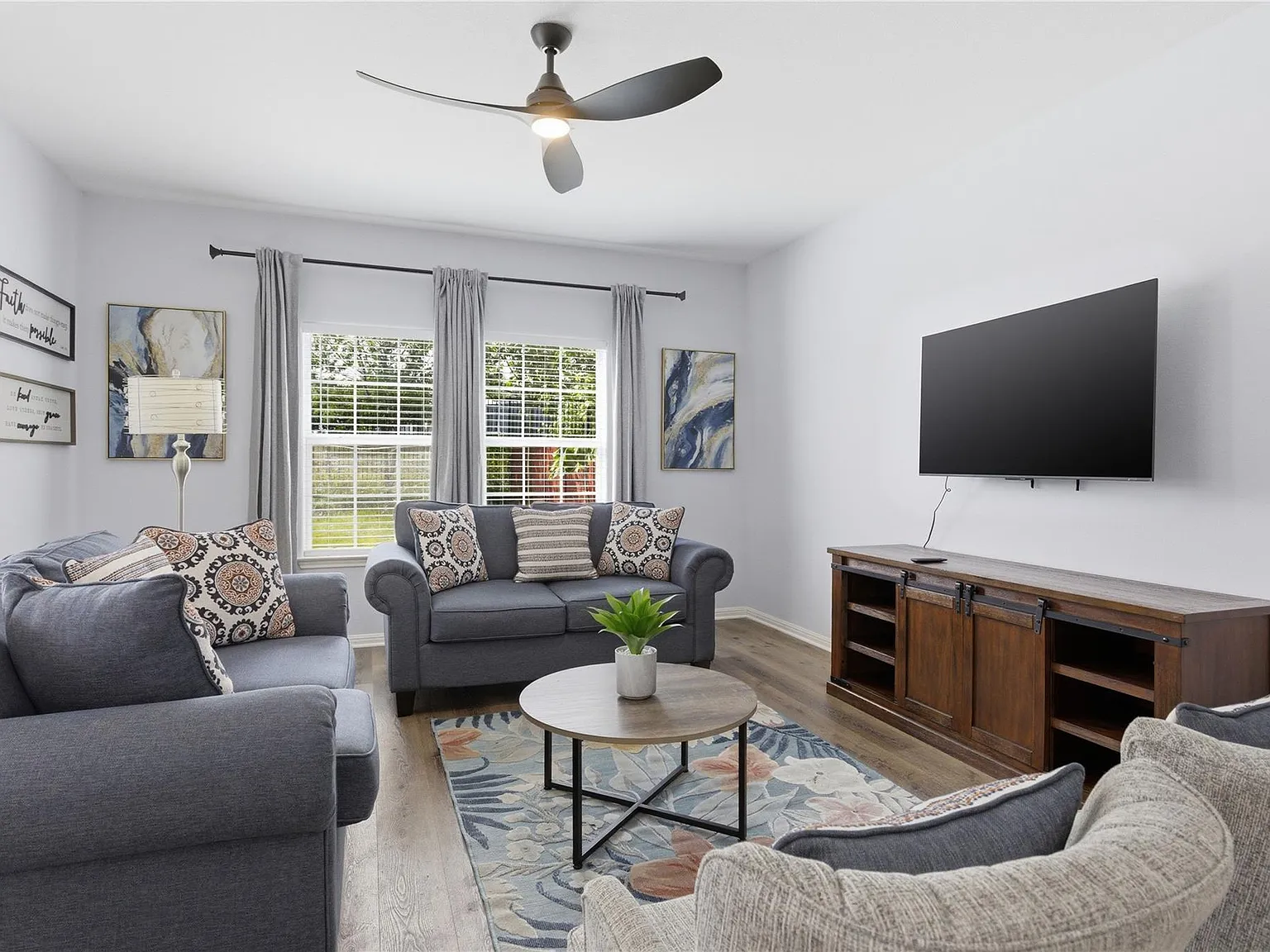 3 bed, 2.5 bath, 1424 sqft, $2,295 — Photo 3