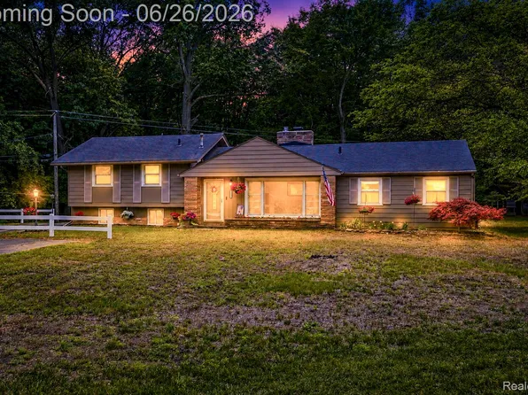 24193 Kraft Pl, Brownstown, MI 48174