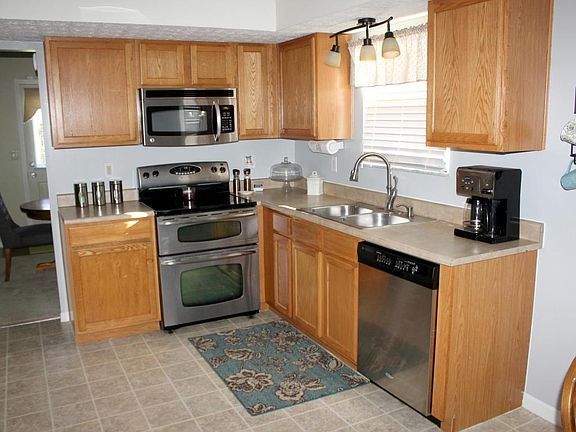 3rd image of 3960 Rosette Dr
