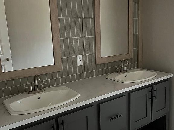 3rd image of 334 Opal Rd