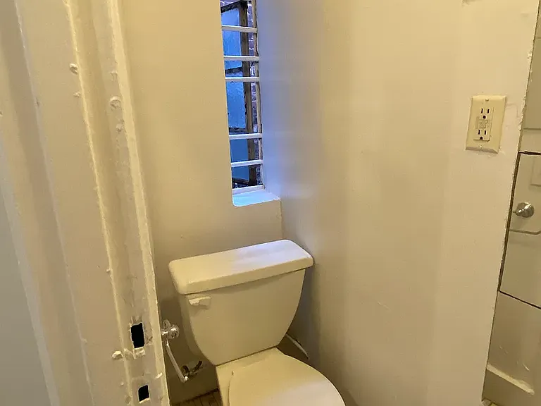 420 W 56th St #20 — Photo 11