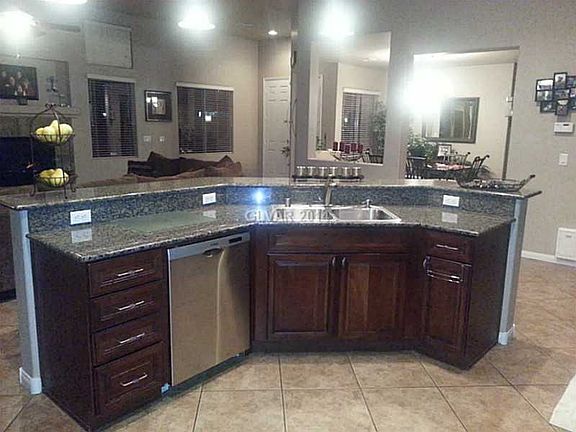 3rd image of 8112 Devils Canyon St