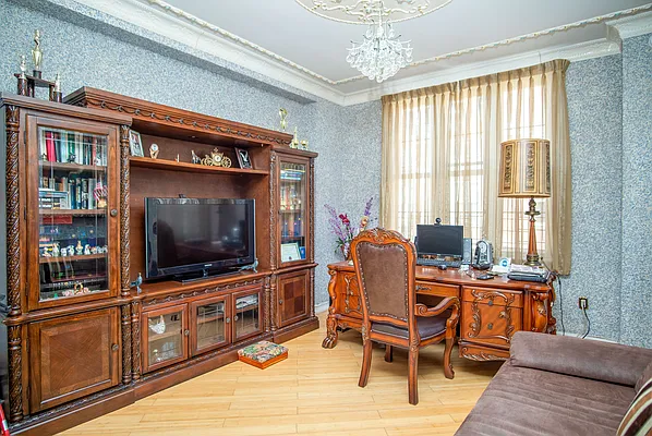 Sold by Azbel Real Estate, Inc. | media 10