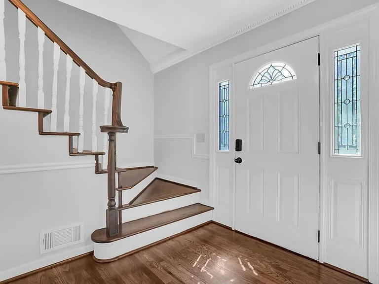 310 Clear Spring Ct — Photo 2