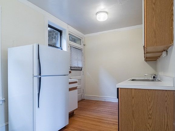 5th image of 3900 N Janssen Ave APT 3