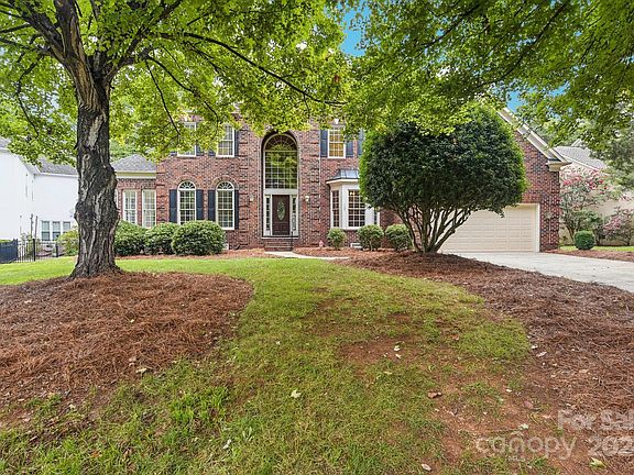 2nd image of 7307 Versailles Ln