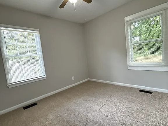 5th image of 450 Forrest Ridge Dr NW