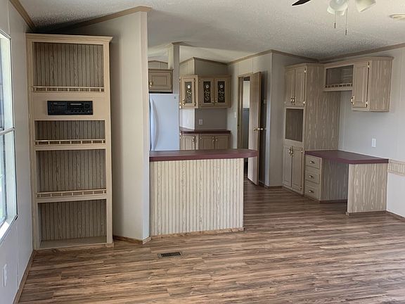3rd image of 101 Brandis Ln S
