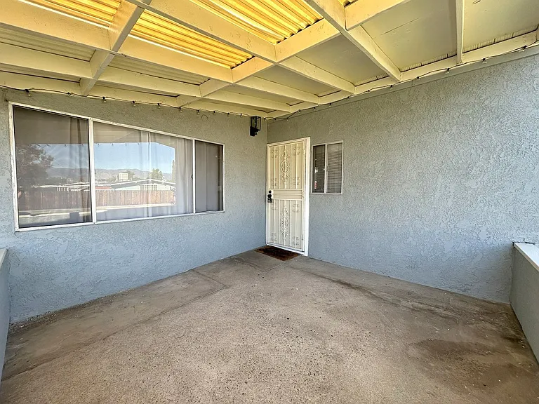 948 Barbra Ln — Photo 4