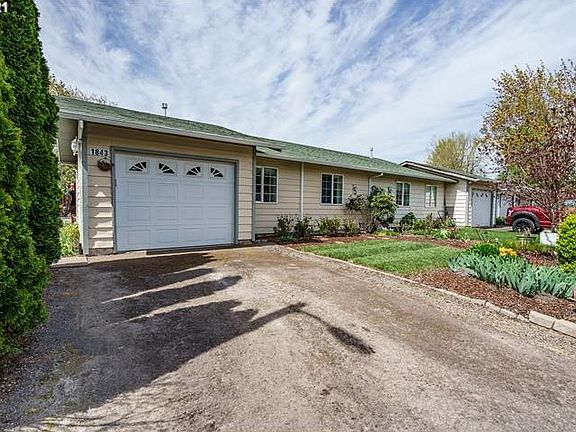 2nd image of 1843 NE Barberry Dr
