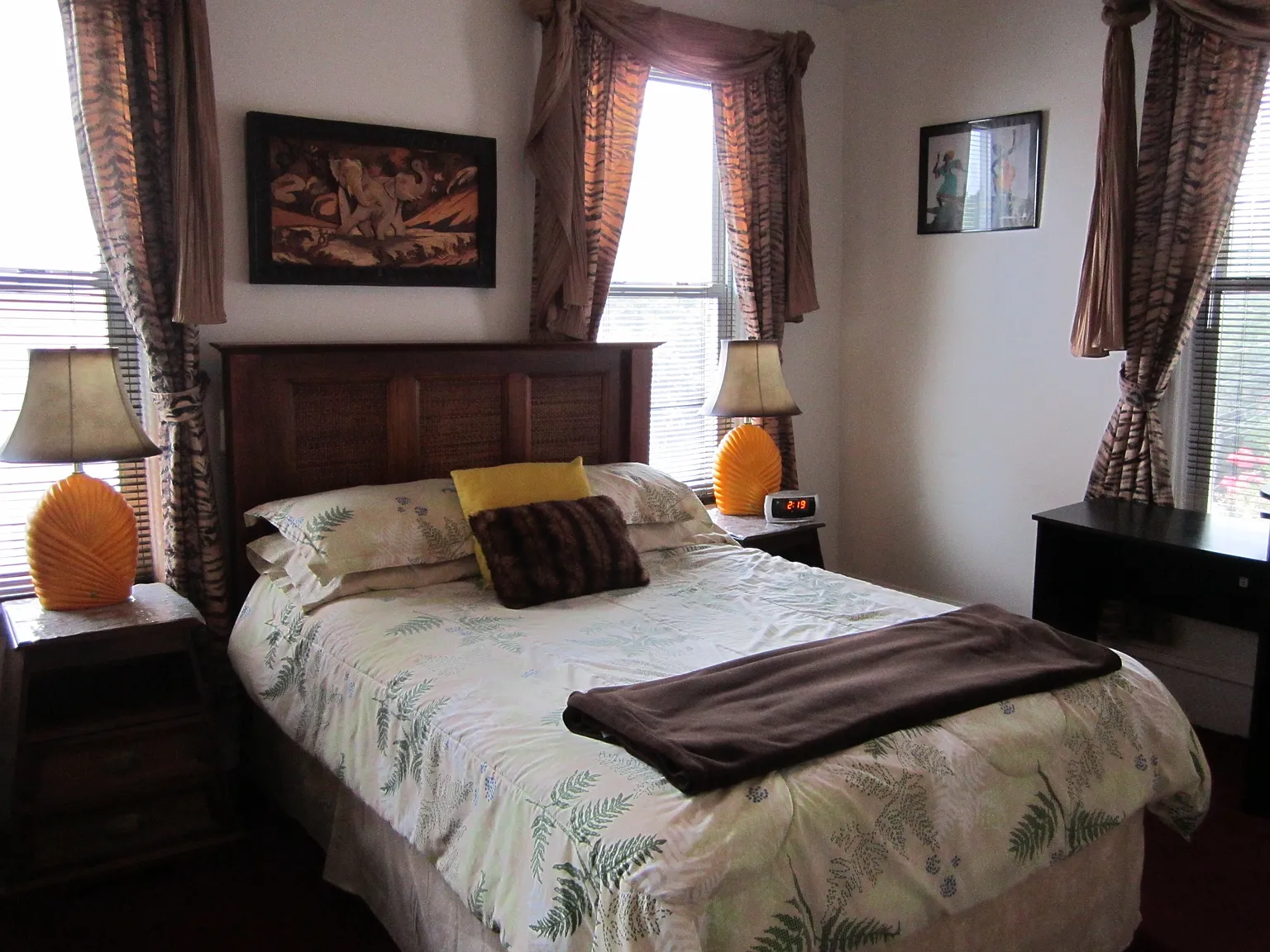 6 bed, 2644 sqft, $960 — Photo 2