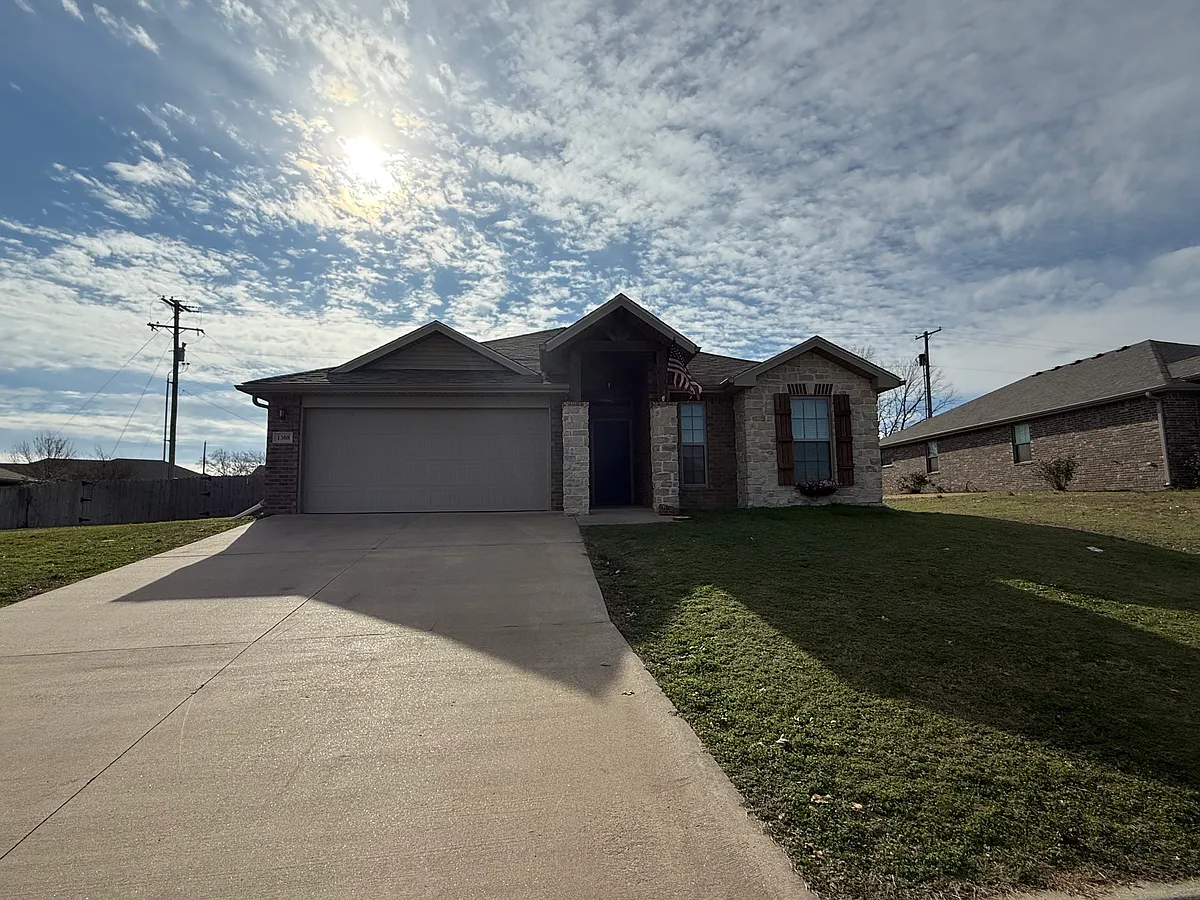Building Photo - 1308 Heather Ln