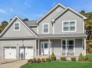 817 Montgomery Ave, Toms River, NJ 08757