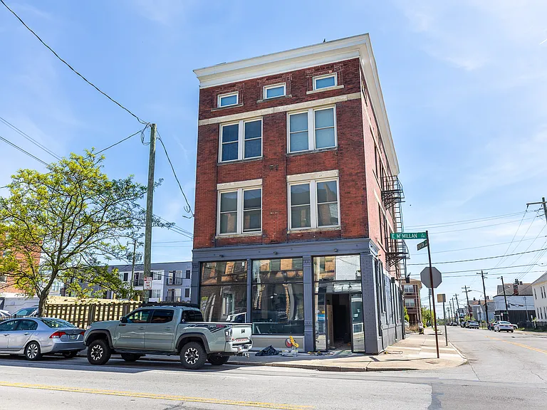 The Fix Coffee House and limited hour bar is opening soon across the street. Walnut Hills offers a wonderful neighborhood for strolling with the pup or visiting all the local stores, dining, parks, bars, grocery, gyms, dance studio, spa, UC, Childrens....