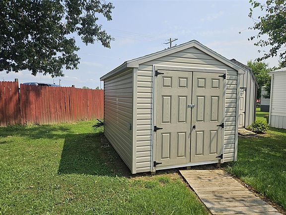 5th image of 236 N Park Dr