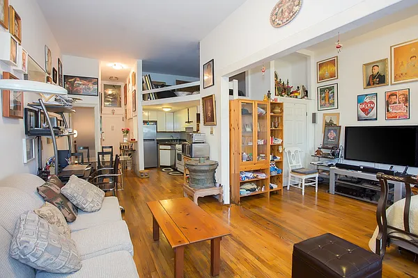 Sold by Townsley & Gay, LLC | media 18