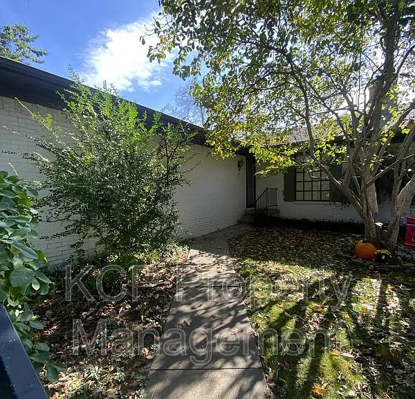 4914 S South Cir #U — Photo 3