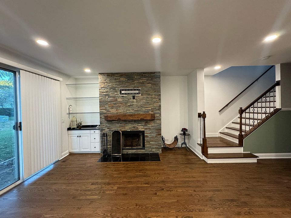 1st image of 320 Glen Leven Ct