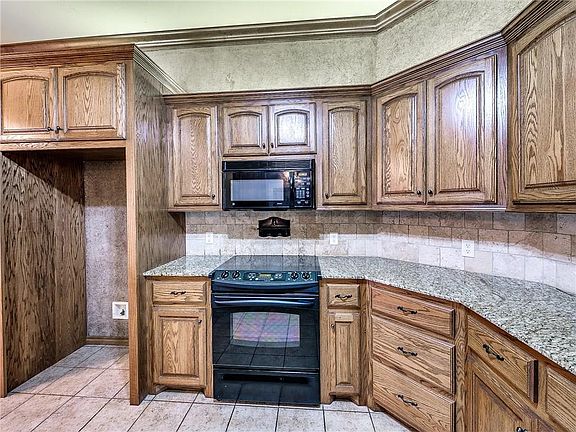 2nd image of 1521 SW 122nd St