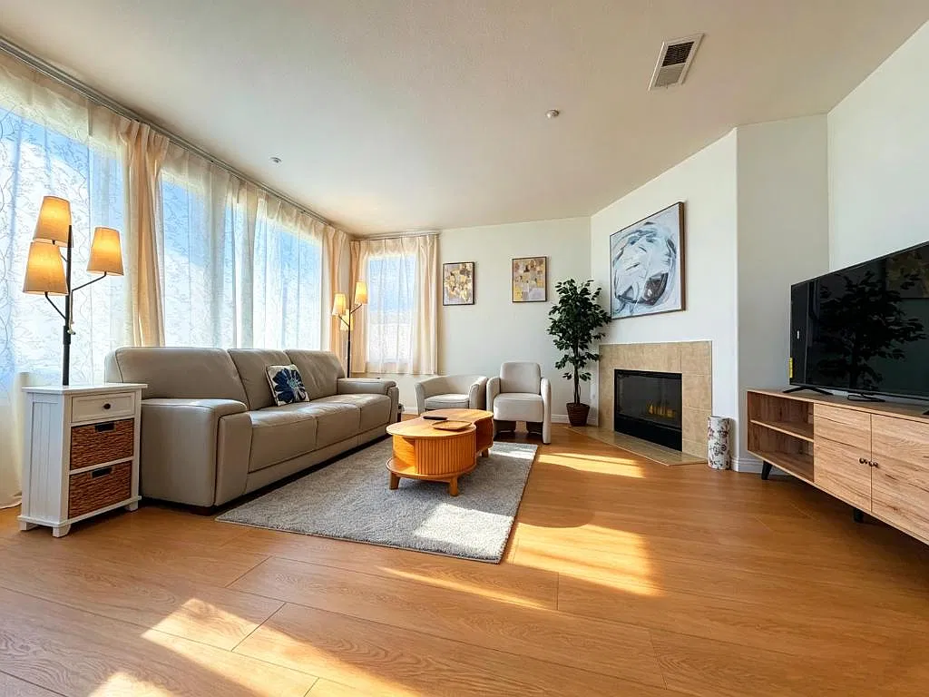6 bed, 3287 sqft, $5,250 — Photo 3