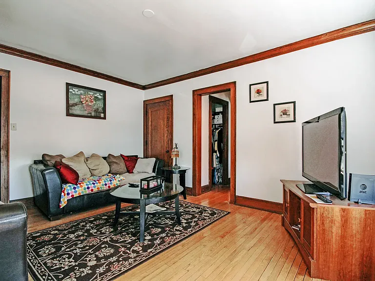 1 Bedroom (Living Room) (North/South Courtyard)